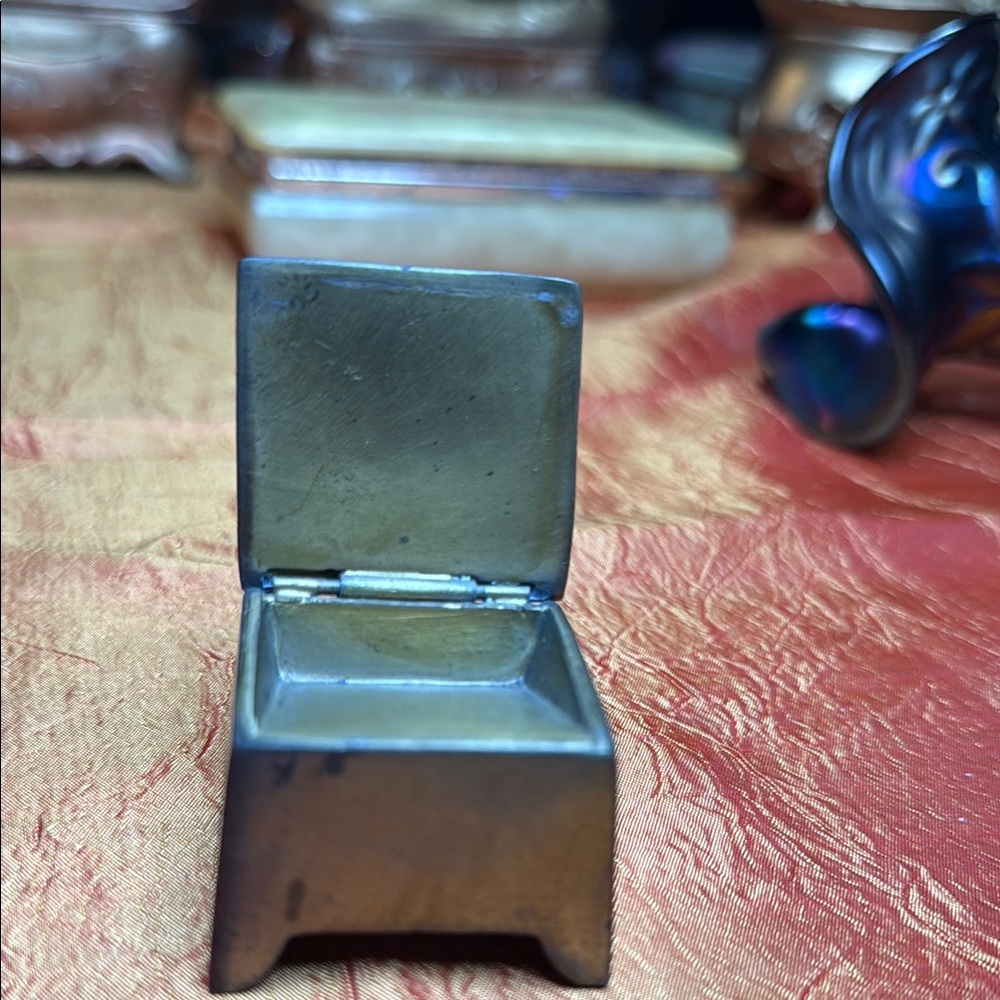 Art Nouveau Vintage Trinket Box with Carved Lid pill box? #3 - Picture 3 of 5